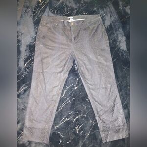 NWOT-✨️Black Snake Pattern Capri Pants SZ 20W✨️